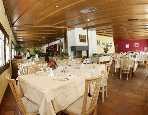 Crimea Wine Hotel Chiavenna Exterior foto
