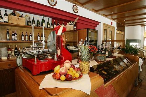 Crimea Wine Hotel Chiavenna Exterior foto
